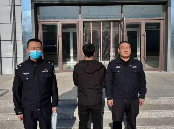 北京要账：男子举报自己无证驾驶:进去待两天